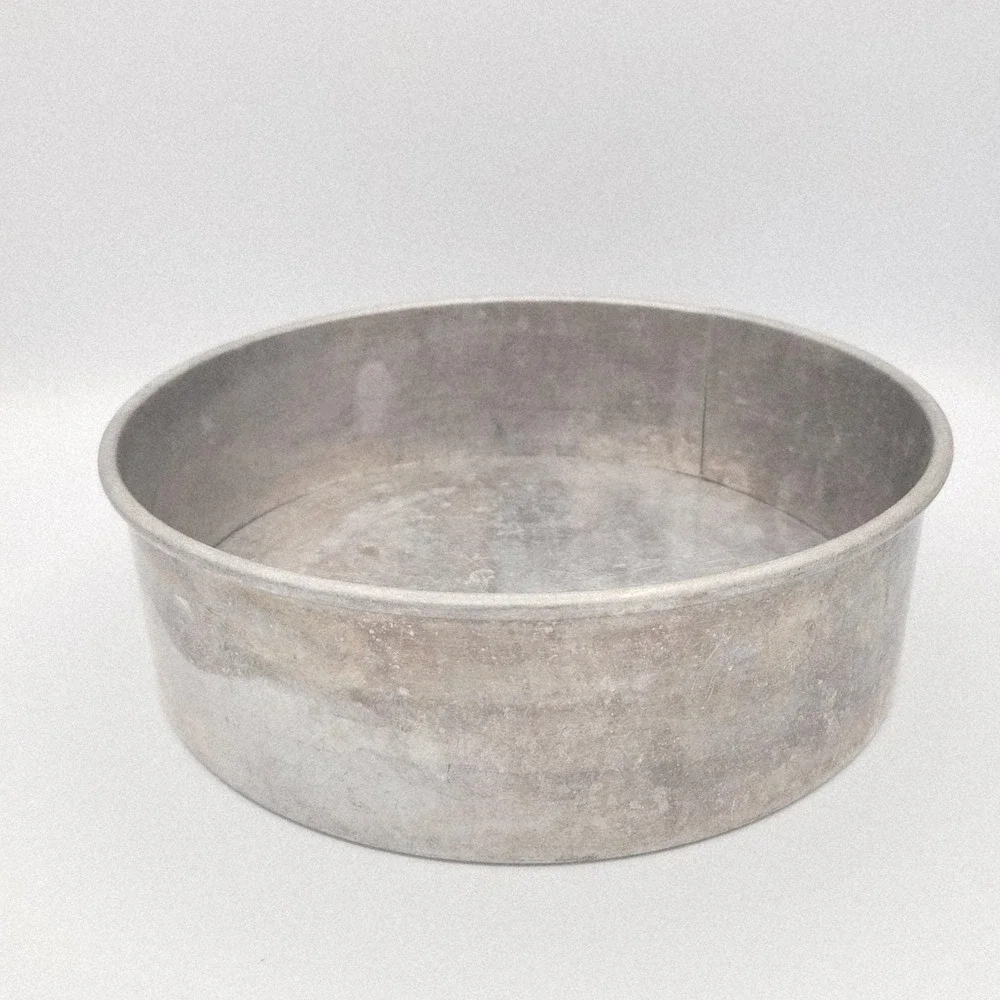 Vintage Aluminum 9 inch Springform Pan with Unique‎ Brass Side Clip